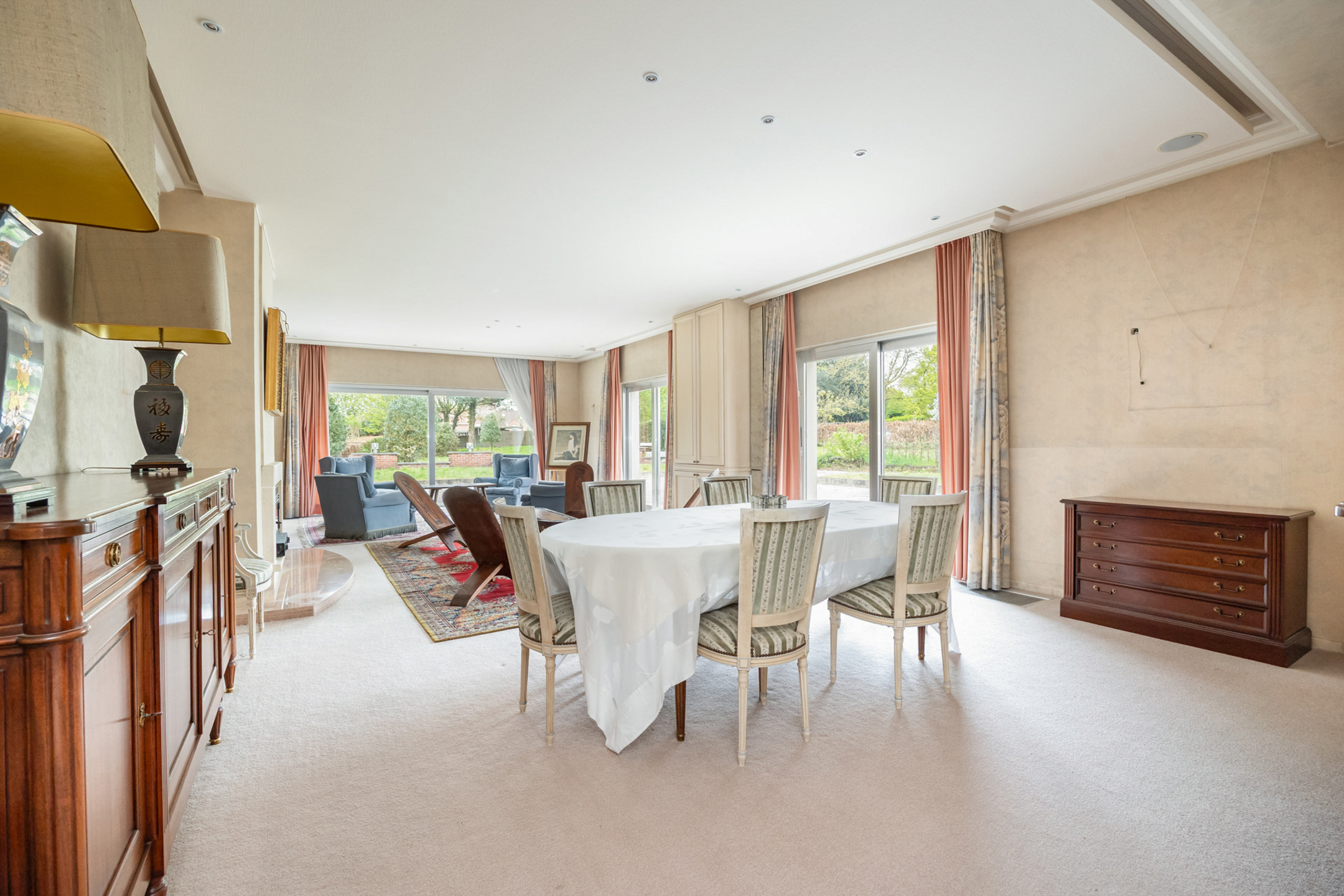 Uitzonderlijk groot gebouw met appartement en handelsruimte - foto 4