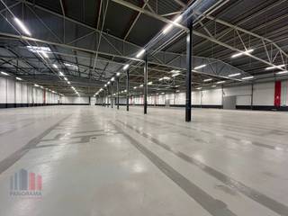 Logistiek bedrijfsgebouw bestaande uit een magazijn (7.663 m²) in combinatie met kantoren (1.151 m²) te huur in Zele. Uitstekend gelegen in...