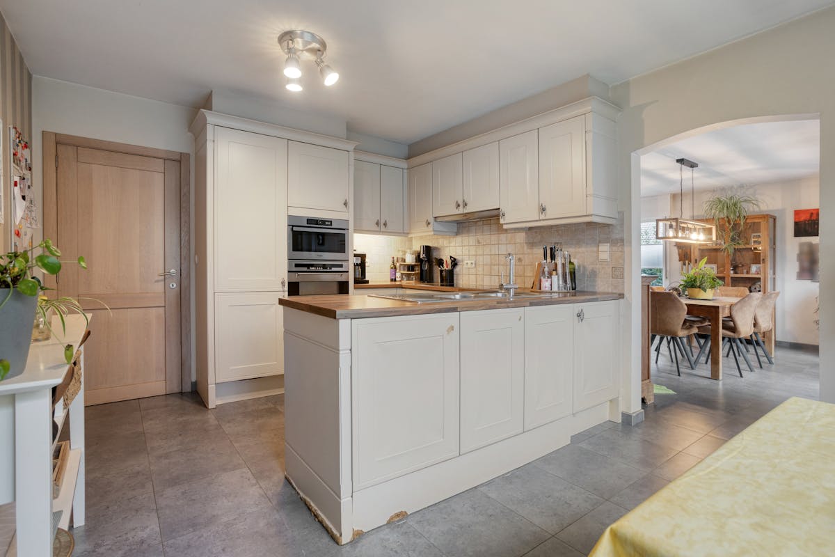 Spacieuse villa de 4 chambres avec garage double sur 1 034 m². - photo 3