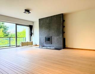 Zeer licht en ruim 3 slaapkamer ca. 150m² met zonnig terras te Wilrijk, omgeving Park den Brandt. Toplocatie in de nabijheid van winkels, de...