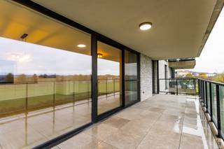 Dit ruime en energiezuinige appartement van 100 m² (bouwjaar 2021) met 2 slaapkamers, autostaanplaats en prachtig uitzicht is gelegen op de...