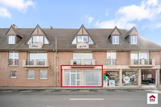 Ruim en instapklaar appartement met groot terras en garage in centrum Tielt!Ligging: Perfecte ligging op wandelafstand van de markt, bakker, slager,...