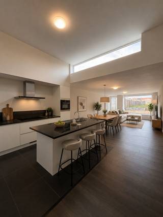 rvik - Compleet gerenoveerde woning met 4 slaapkamers en garage te koop.<br /><br /><strong>Indeling:</strong><br />Wasplaats/technische ruimte, doorgang hal, toilet, badkamer, open keuken met lichtrijke living en zicht op de tuin met terras en grasperk. Achteraan de tuin bevindt zich de garage met doorgang.<br /><u>1ste verdieping:</u> 2 slaapkamers<br /><u>2de verdieping:</u> 2 slaapkamers<br /><br /><strong>Troeven:</strong>
<ul><li>Volledig vernieuwd</li><li>Ruime tuin</li><li>Garage met doorgang</li><li>Regenwaterput van 10.000 l</li><li>Luxueuze DSM keuken</li><li>Ventilatie</li><li>Veel lichtinval</li></ul>
IEDER BOD WELKOM