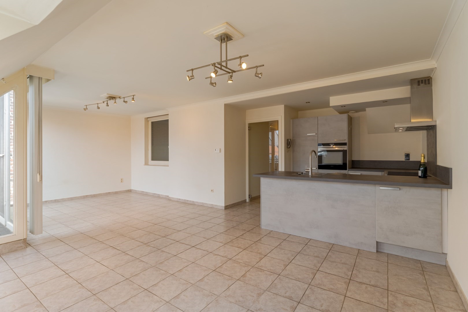 Goed verzorgd, gezellig duplex-appartement in het centrum met 2 slaapkamers, bureelruimte, terras - foto 4