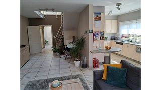 <p></p><p>Een ruim duplex appartement op de eerste en tweede verdieping bestaande uit een woonkamer, ingerichte keuken, 2 slaapkamers, badkamer, bergplaats, garage.</p><p></p>