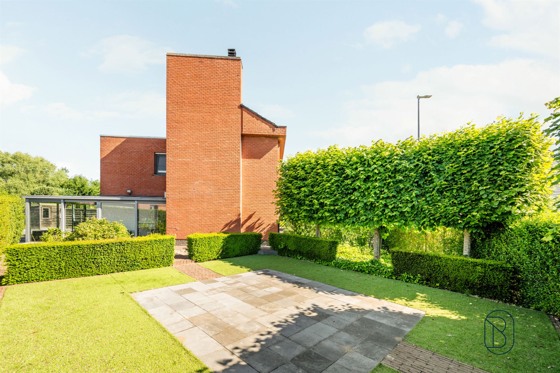 Instapklare gezinswoning met garage en oprit, en ruime loods - foto 4