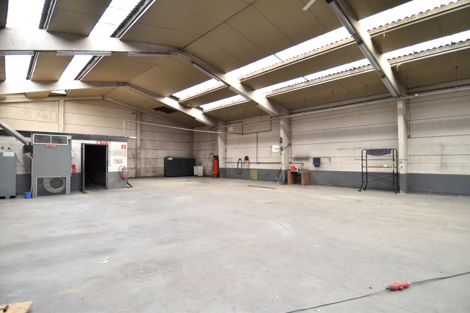 Loods met alleenstaande woning te koop in Bellegem op een perceel van 6.855 m² - foto 4