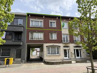 Dit te renoveren appartement is gunstig gelegen op een toplocatie te Lier, op wandelafstand van het station en het centrum.De inkomhal, met...