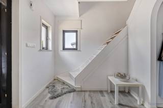 Gerenoveerde open bebouwing op perceel van 7a 65ca te koop in MeerhoutDeze gezinswoning ligt in een rustige en residentiële wijk in Meerhout, maar...