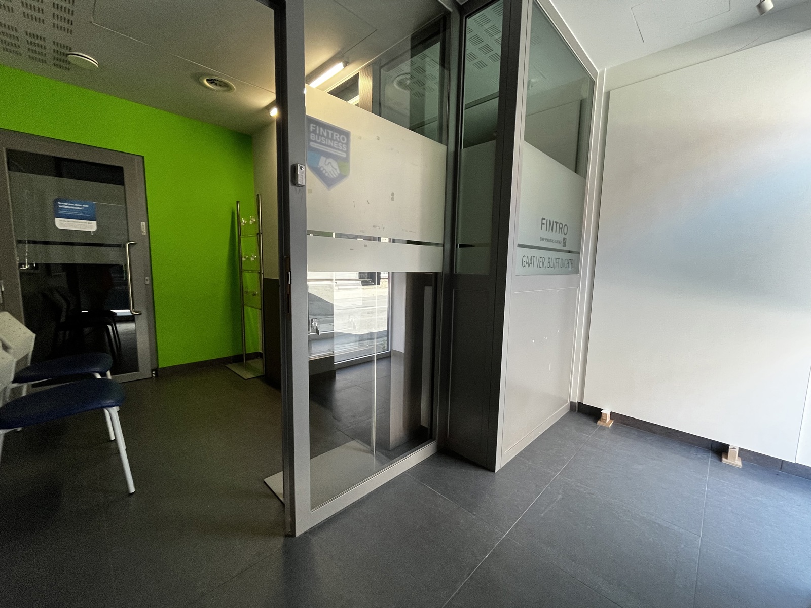 Gelijkvloers handelspand met keuken - terras + parking nabij - foto 3