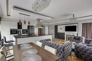 Op zoek naar een eigentijds en ruim appartement met veel lichtinval ? Ontdek dit schitterende appartement gelegen aan de Nieuwelaan 125,...