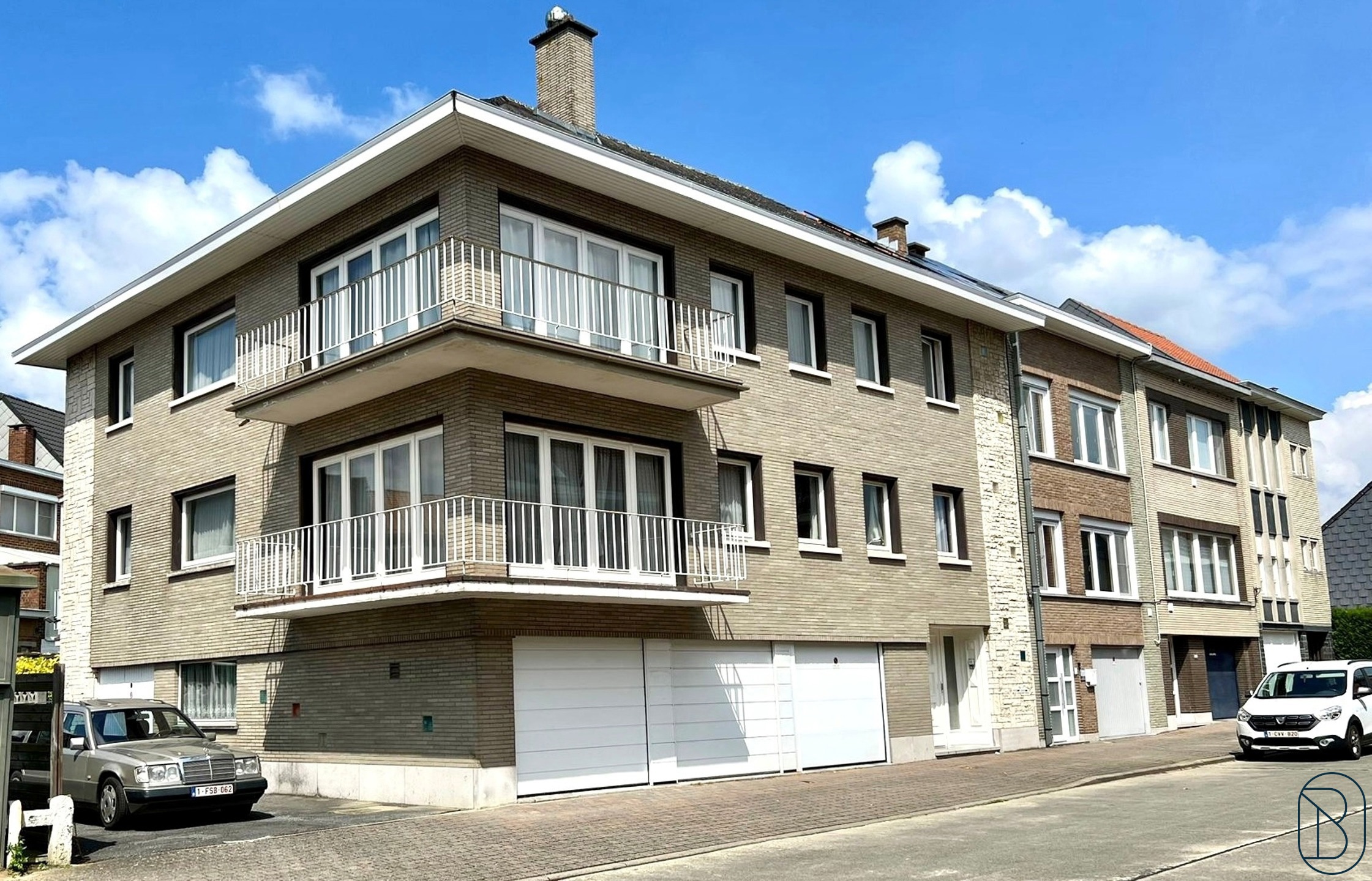 RUIM appartement met 3 SLK en 2 GARAGES - foto 1