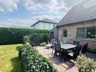 In een rustige straat in Stekene, op het adres Voorthoek 104, staat deze verzorgde open bebouwing op een ruim perceel. De woning...