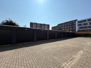 In het hart van Leuven, vlakbij de Kapucijnevoer, bieden wij een afgesloten garagebox (nummer 6) aan in de Remi Vandervaerenlaan. Deze garagebox...