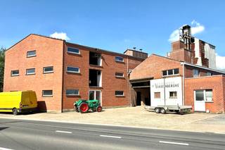 Goedgelegen leuke ATELIER met veel potentieel. Voormalige voederfabriek met charme en karakter, tevens genietend van mooie verzichten op groen...