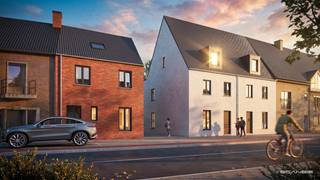 Ruime woning met 3 tot 4 slaapkamers , tuinberging en autostaanplaats. <br /><br />Indeling : Inkomhal , apart toilet , keuken , woonkamer , berging .<br />Verdiep : 3 ruime slaapkamers , badkamer , apart toilet , wasplaats . <br />Verdieping 2 : zolder of 4de slaapkamer. <br /><br />Woning voorzien van vloerverwarming met warmtepomp , ventilatiesysteem , zonnepanelen , regenwaterrecuperatie . <br /><br />Plannen en lastenboek te downloaden op onze website.<br /><br />Standaard afwerking is mogelijk of nog mee de afwerking kiezen kan zeker ook . <br /><br />Volledige betaling pas bij de akte .