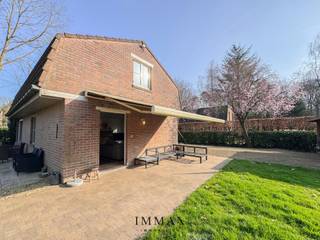 In een bijzonder rustige en landelijke omgeving bevindt zich deze alleenstaande woning, met een open gevoel van ruimte en privacy. De woning...