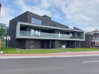 Dit recent gelijkvloers appartement bevindt zich op een aangename ligging nabij het centrum van Beerse en biedt een mooi uitzicht over de vaart...