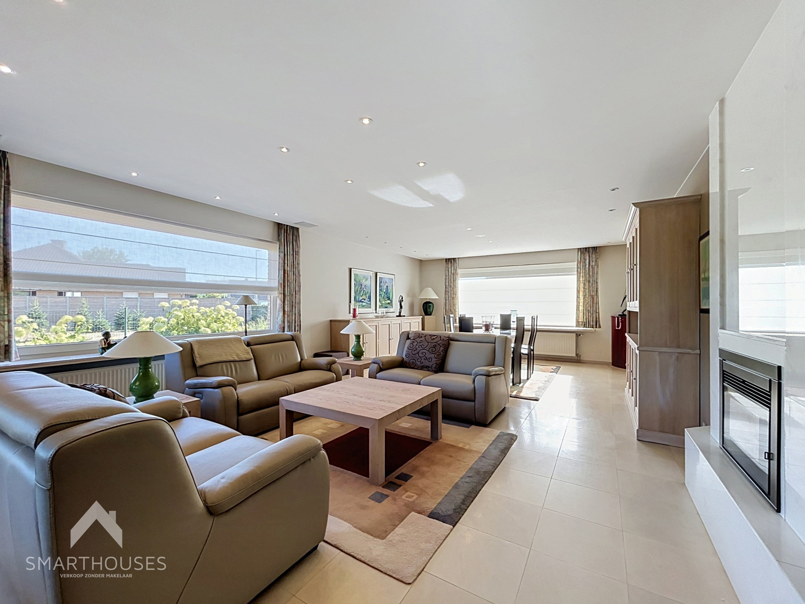 Residentieel gelegen villa met 4 slaapkamers en 3 garages. - foto 4