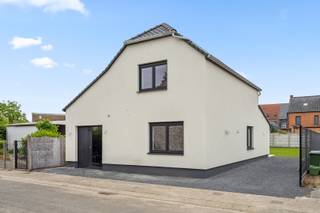 Instapklare woning te koop in centrum Baal (Tremelo)Ontdek dit energiezuinige pareltje (EPC A) in een rustige doodlopende straat, volledig...