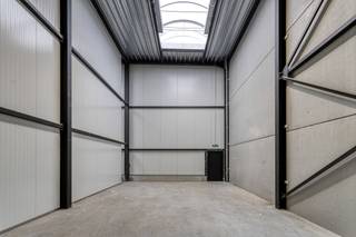 Nieuwbouw magazijn van ca. 72 m².Het project bestaat uit 7 bedrijfsruimtes, elk met een bureel in de centrale kantooromgeving, de oppervlaktes van...