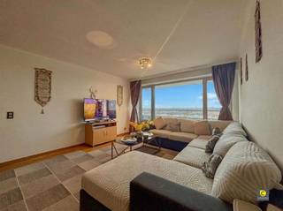 2-SLAAPKAMERAPPARTEMENT MET GROOT TERRAS EN PANORAMISCH UITZICHTOp de 15e verdieping van een verzorgd gebouw bevindt zich dit lichtrijke appartement...