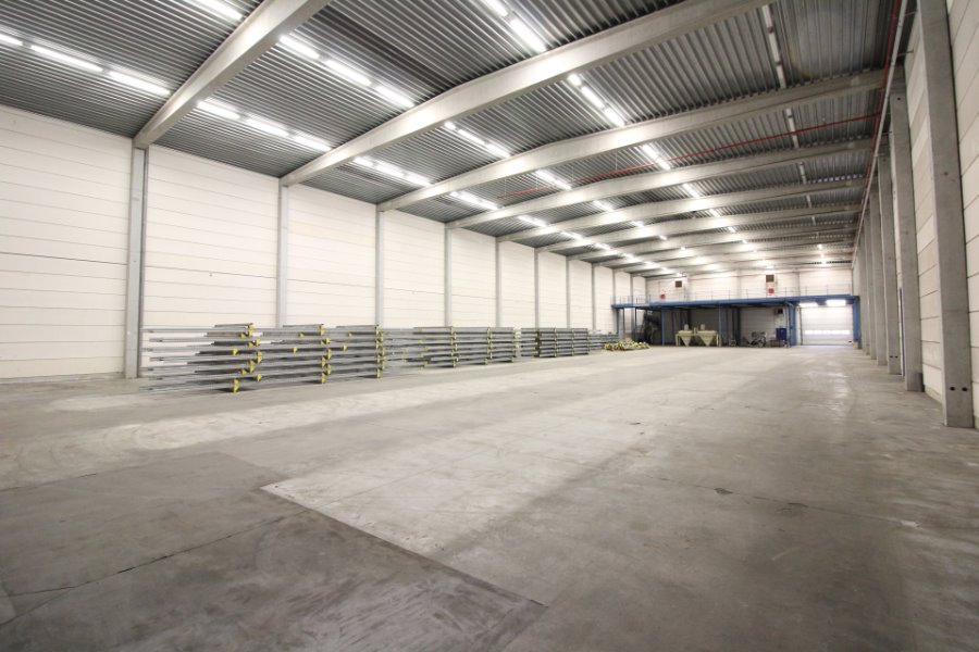 Opslagplaats met een zeer goede bereikbaarheid. Alle oppervlaktes mogelijk! Bel nu voor meer info of een plaatsbezoek 09 219 90 20