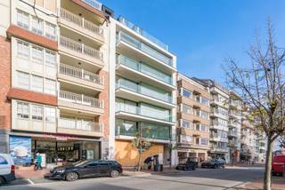 TE HUUR: Uitzonderlijk appartement op de KustlaanHet exclusieve en prestigieuze nieuwbouwproject “Coast House” geniet een zeer centrale ligging op...