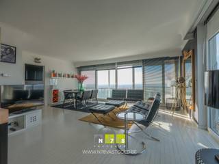 <span><strong>RUIM HOEKAPPARTEMENT OP DE 19DE VERDIEPING MET EEN FENOMENAAL UITZICHT OP GENK EN OMSTREKEN.<br /><br /></strong><em>Wonen in de hoogste woontoren van Limburg! Gelegen op wandelafstand van het bruisende centrum van Genk & toch volledig omgeven door groen! </em><em>Het appartement heeft vanop het terras een uitzonderlijk uitzicht over het bos, het stadscentrum van Genk en de wijde omgeving! <br />Snelle ontsluiting naar grote autowegen en snelwegen. Ook omliggende steden zijn goed bereikbaar. </em><br /><br /><strong>EXTRA TROEVEN: </strong><br /></span><span>- Energiezuinig met EPC-label C! <br />- Het volledige appartement heeft sinds 2018 nieuwe ramen. (HR++ hoogrendementsglas, ramen uit aluminium) <br />- Elektrisch bedienbare screens in woonkamer en keuken + elektrische accumulatiekachels sinds 2018.<br />- 2 liften.<br />- Bewoonbare oppervlakte van 130 m2.<br />- Privatieve kelder (nr. 3).<br />- Geplande totaalrenovatie werd betaald door de verkoper! (meer info in de advertentie) <br /></span><span><strong><br />APPARTEMENT (19<sup>de</sup> verdieping )<br /><br /><span>Hal, woonkamer, terrassen:</span> <br /></strong></span>
<p>Via de stijlvolle en ruim opgezette hal met dubbele deur bereiken we de woonkamer.</p>
<p>Zeer ruime woonkamer (ca 45m2) voorzien van grote schuiframen. <br />Deze zorgen voor een ultieme openheid, veel lichtinval en een adembenemend panoramisch zicht over de skyline van Genk-centrum, het bos en de omgeving.<br /><br />Dit appartement beschikt over 2 riante terrassen. <br /><br />Terras 1 is over de volledige lengte van keuken en woonkamer voorzien van elektrische screens. <br />Het zijterras, terras 2, van de woonkamer kijkt uit over het centrum van Genk. <br />Beide terrassen zijn voorzien van hoogwaardig steentapijt! <br /><br /><span><strong>Volledig ingerichte keuken:</strong></span></p>
<p>De gesloten, matzwarte keuken (L vorm) is erg functioneel en praktisch ingericht. <br />Er is plaats voor een eettafel met 4 stoelen en is dus ruim van opzet. <br />Het grootste terras is eveneens bereikbaar vanuit de keuken via een toegangsdeur.</p>
<p><span><strong>Tussenhal: </strong></span>Vanuit de tussenhal aan de achterzijde van het appartement zijn de 3 slaapkamers, het toilet en de badkamer toegankelijk.</p>
<p><span><strong>Badkamer: </strong></span> inloopdouche met matglazen wand, spiegelkast, een wastafel en een ligbad. <br />Ook de aansluiting voor wasmachine en droogkast is voorzien. <br /><br /><span><strong>3 Slaapkamers: </strong></span>3 slaapkamers aanwezig waarvan er 2 voorzien zijn van een balkon. <strong></strong><span><strong><br /></strong></span></p>
<span><span><strong>GELIJKVLOERS | </strong>gemeenschappelijke inkomhal: brievenbussen, automatsche schuifdeur, toegang tot het trappenhuis via een beveiligde deur, 2 liften.<br /><br /><strong>EXTRA INFORMATIE RENOVATIES VANAF 12/2026 (duurtijd +/- 1 tot 1,5 jaar)<br /></strong>- Goedgekeurd op 28/05/2026.<br />- Geplande renovaties: balustrades,balkonvloeren en balkonplafonds, metamorfose gevels. <em><br /></em>- Correcte en realistische vraagprijs gezien de reeds betaalde renovatiekosten van 37000 euro. <br /><br /></span></span><span><strong>EXTERIEUR | </strong>groot terrein met parkeerplaatsen. </span><span><br /><br />Bekijkt u deze advertentie via een aanverwante vastgoedsite, surf dan zeker naar onze website <strong>www.N78vastgoed.be</strong> voor een uitgebreide beschrijving en foto's. <strong>Meer info: +32 (0)89 86 18 88 of info@N78vastgoed.be.</strong></span>