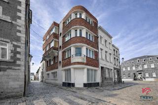 SITUATION DU BIENBien situé Place Albert 1er à Thuin, en plein coeur du centre-ville historique.Environnement urbain et touristique, à proximité...