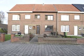 Centraal gelegen in Zwijndrecht vind je deze verzorgde woning met tuin en terras.Vlakbij winkels, openbaar vervoer en invalswegen.Dankzij de...