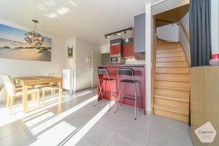 Ce charmant appartement orienté plein sud avec 3 chambres offre confort et espace à deux pas de la mer et du centre. Prêt à emménager et vendu...