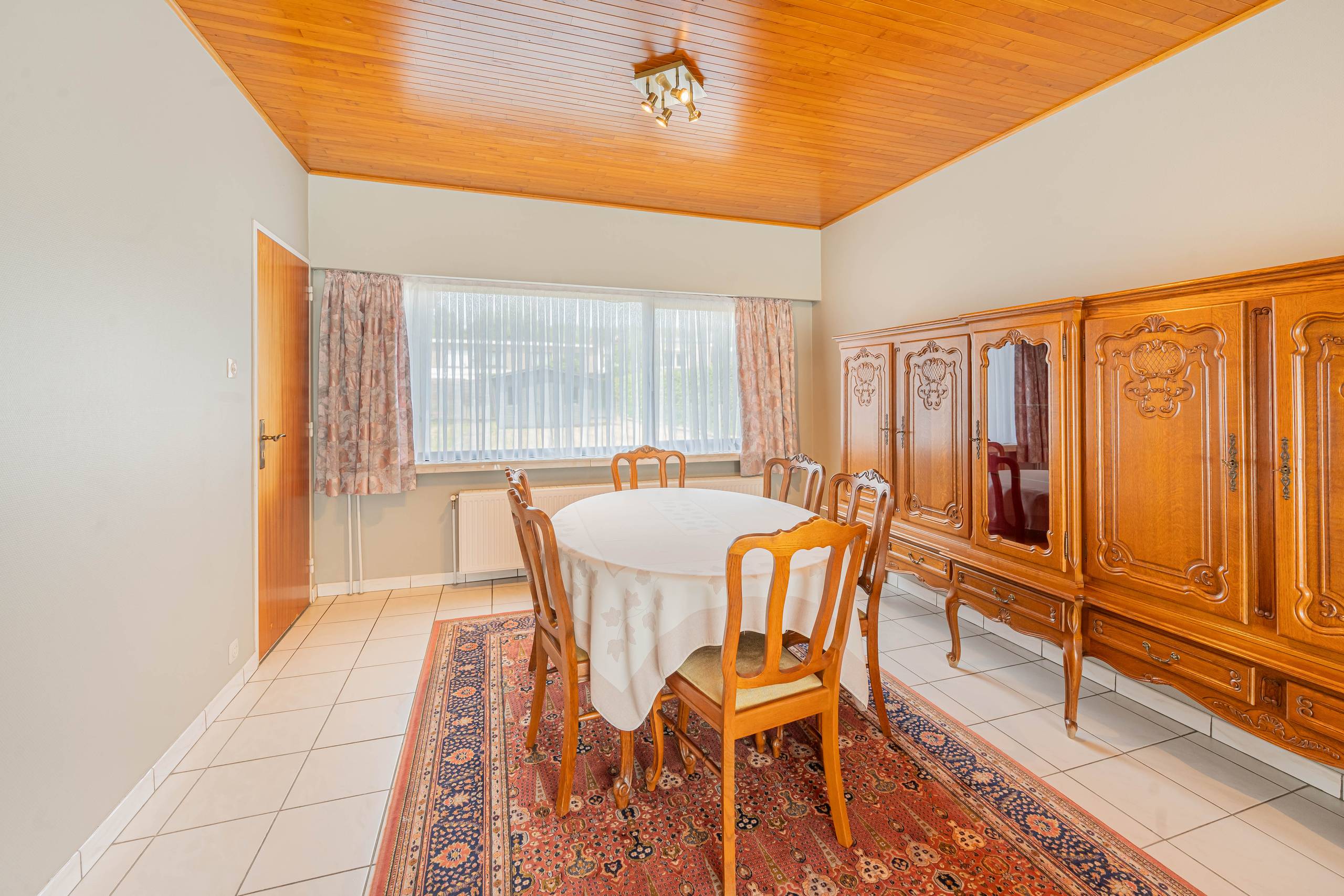 Gezinswoning met 3 slaapkamers, garage en tuin - foto 5