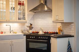 Gelegen in het gezellige Moerbeke, op slechts 400 meter van het treinstation en met een bushalte pal voor de deur, vind je deze volledig...