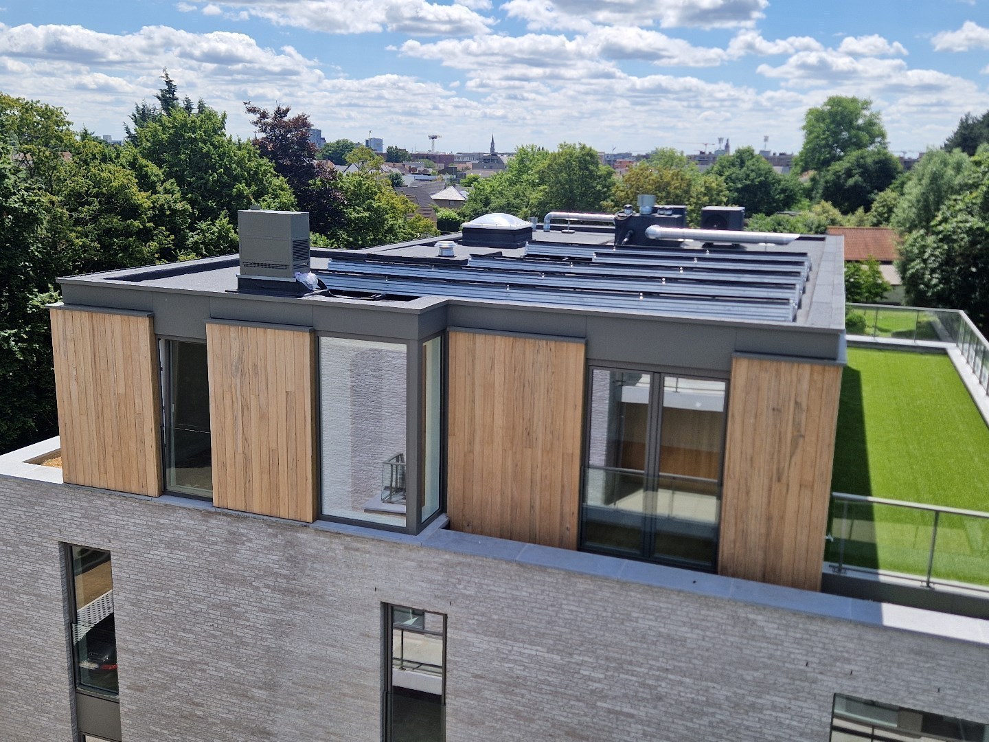 Turnkey penthouse with 3 bedrooms &amp; 60 m² terrace in Roeselare - photo 2