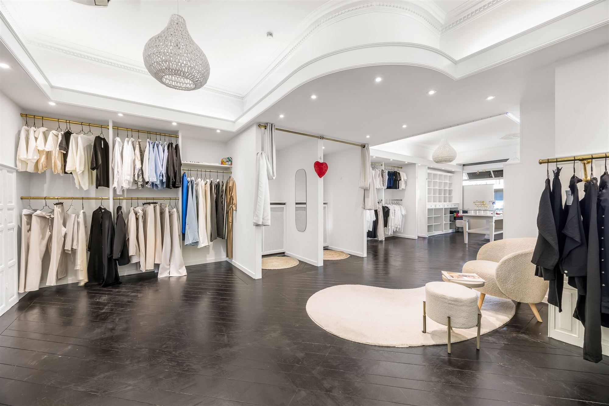 VOLLEDIG UITGERUST EN GOED ONDERHOUDEN HANDELSPAND OP TOP LOCATIE TE BERINGEN CENTRUM - foto 4