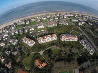 Exclusief Tuin tuinappartement in het Zoute, genietend van de perfecte zuid-oriëntatie, gelegen in het exclusieve domein de "Tennis Gardens",...