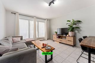 In de Van Maerlantstraat, treffen we dit gezellige tweeslaapkamerappartement aan. Het appartement is centraal doch rustig gelegen en op...