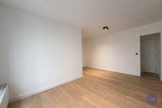 Beschrijving1-slpk appartement te huur in de leukste wijk van Antwerpen! Knusse leefruimte op parketvloer met aansluitend open keuken. Keuken...