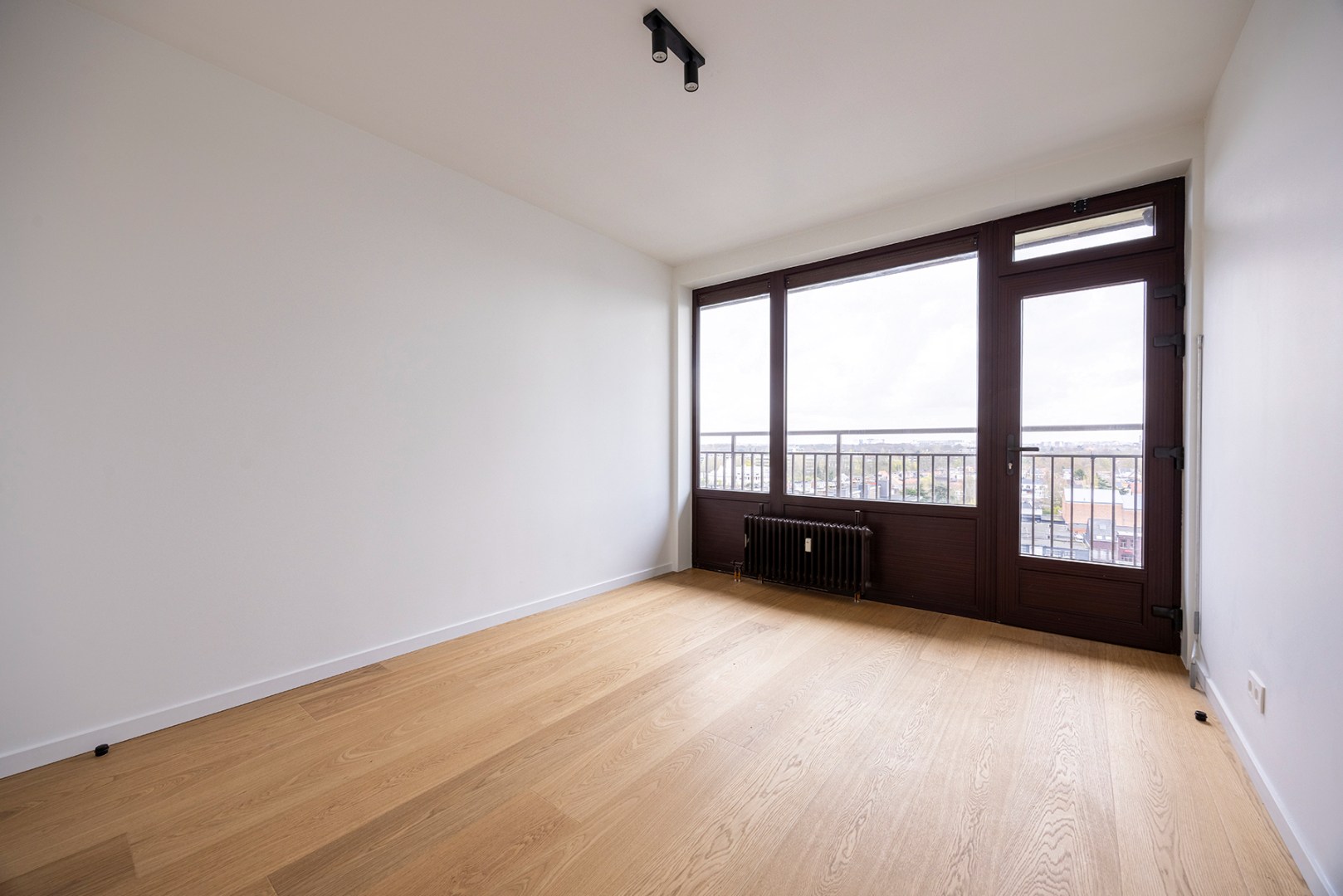 Volledig gerenoveerd 2-slaapkamer appartement (95m²) met 2 terrassen! - foto 5