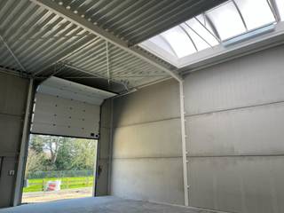 <p>Storage space of <strong>123 m²</strong>.</p>
<p><strong>Technical specifications:</strong></p>
<ul>
<li>Clear height: 6 m</li>
<li>Sectional door: 4 m × 4.5 m</li>
<li>Concrete floor</li>
</ul>
<p><strong>Location advantages:</strong></p>
<ul>
<li>5 minutes from the ring (R0)</li>
<li>12 minutes from Louvain</li>
<li>20 minutes from Brussels</li>
</ul>
<p><strong>Rent:</strong> €1,550/month (excl. VAT, excl. charges)</p>
<p>For more information contact <strong>Structura.biz</strong><br />02/462.32.00</p>