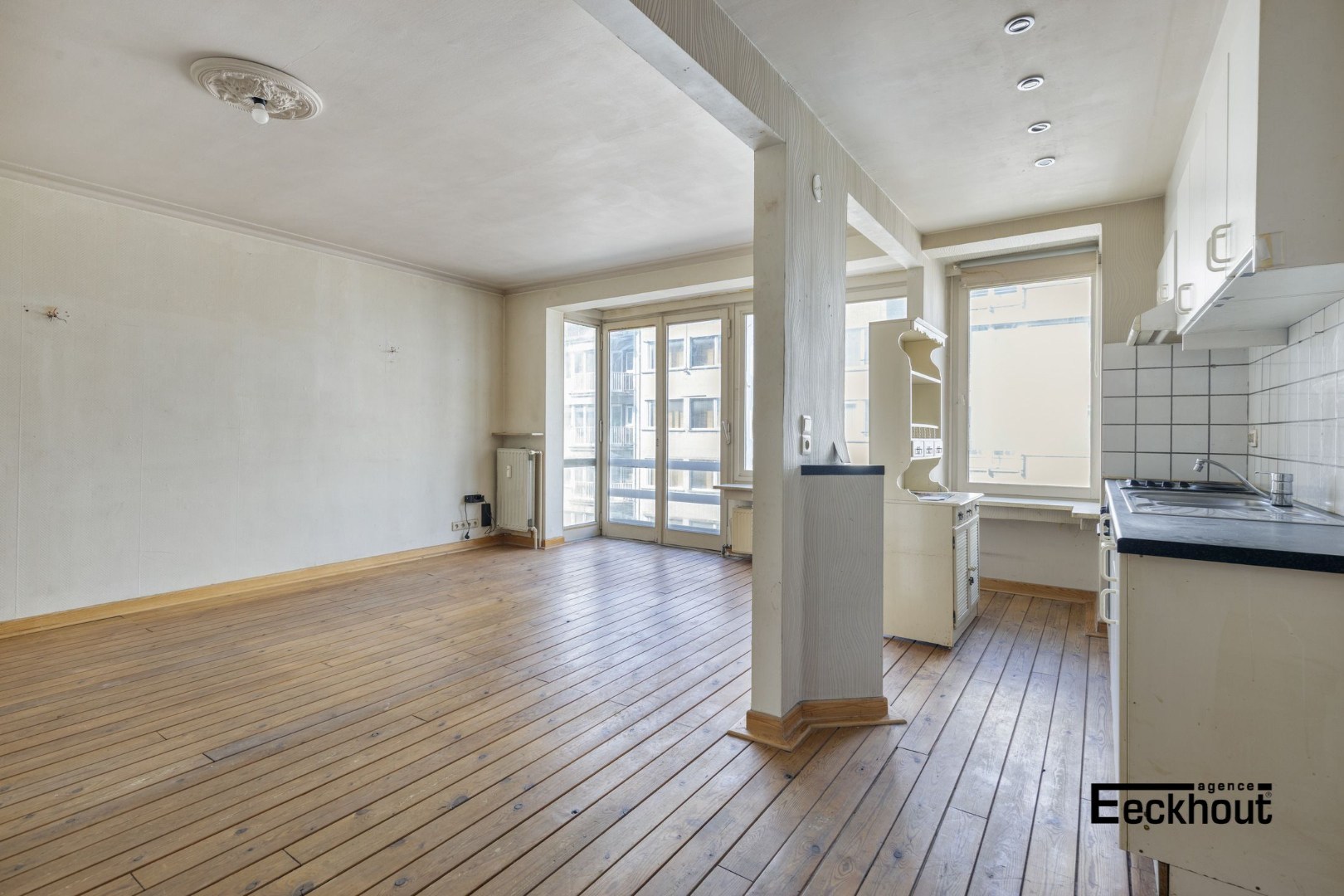 Op te frissen 2 slaapkamer appartement in hartje Oostende! - foto 5