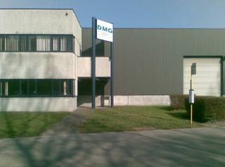 Fantastisch gelegen KMO-unit met kantoren te huur langsheen de Ring te Zaventem. De opslagruimte is 1.325 m² groot, beschikt over <strong>een laadkade, sectionale poort</strong>, 6 m vrije hoogte en diverse lichtstraten. Tevens aanwezigheid van een mezzanine van 150 m². Voor het magazijn bevinden zich 22 parkeerplaatsen. De lichtrijke kantoren zijn verdeeld over de gelijkvloers en 1e etage en zijn van alle hedendaagse comfort voorzien. Uiterst vlot bereikbaar dankzij de goede ligging langsheen de Ring van Brussel, op amper 200 m van de afrit Zaventem. Uitstekende uitvalsbasis voor uw bedrijf op deze centrale ligging rond Brussel. Ook andere oppervlaktes/combinaties mogelijk. Contacteer Panorama voor bijkomende informatie of een plaatsbezoek 02 540 20 20.