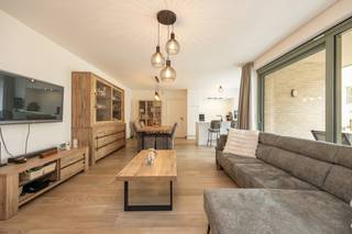 Zeer energiezuinig gelijkvloers appartement (rolstoelvriendelijk) met 3 slaapkamers, ruim terras, ondergrondse autostaanplaats en kelder-...