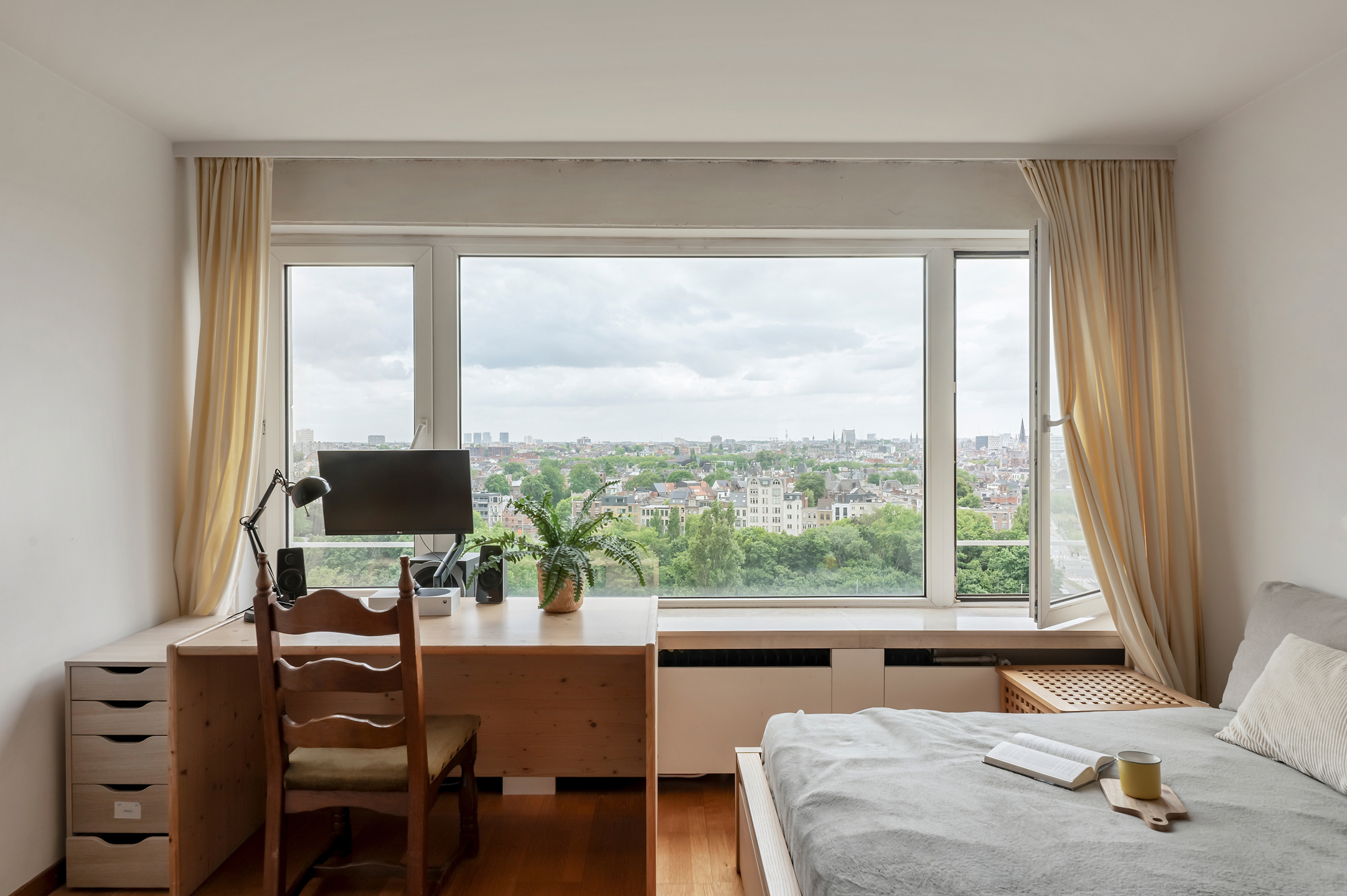 Tof appartement hoog boven Berchem mét autostaanplaats! - foto 4