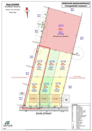 <p>Magnifique terrain à bâtir composé du Lot 1A (10 ares 35 ca) et du Lot 1B (9 ares 59 ca), représentant une superficie totale exceptionnelle de 19 ares 94 ca (1.994 m²), situé Zavelstraat 98-108 à Kessel-Lo (Louvain), dans le quartier résidentiel très recherché d’Immershof.<br />Ce terrain bénéficie d’un emplacement unique avec vue sur de grands arbres et sur une zone verte non constructible, garantissant calme, intimité et un environnement verdoyant durable. Situé à quelques minutes seulement du centre de Louvain, il offre un accès aisé aux commerces, écoles, transports en commun et principaux axes routiers.<br />Principaux atouts :<br />• Superficie totale : 1.994 m²<br />• Surface brute constructible autorisée : 205,95 m²<br />• Belle largeur de façade : 13,95 m<br />• Largeur du terrain : 24,77 m<br />• Profondeur du terrain : 51,06 m<br />• Construction ouverte (villa 4 façades)<br />• Jardin orienté au sud<br />• Hors zone inondable<br />Le lotissement a été approuvé le 20 février 2026 par le Collège des Bourgmestre et Échevins de Louvain (OMV_2025140693). Le projet est conforme au plan d’aménagement en vigueur (RUP Woonfragmenten), situé le long d’une voirie suffisamment équipée et bénéficie d’avis favorables des sociétés de distribution des services publics.<br />Aucune obligation de construire : l’acquéreur n’est pas tenu de bâtir dans un délai déterminé.<br />Une opportunité rare d’acquérir un terrain d’exception dans un cadre verdoyant, tout en restant à proximité immédiate de Louvain.</p>