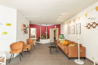 Handelsruimte gelegen op centrale ligging in het hartje van Blaasveld met uitstekende visibiliteit. Deze handelszaak van +/-200m² is een grote...