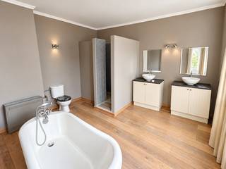 <br />Op zoek naar een centraal gelegen woning met karakter, ruimte en alle voorzieningen binnen handbereik? Dan is deze stadswoning in het bruisende centrum van Geraardsbergen beslist een bezoek waard!<br /><br />Deze woning combineert de charme van een authentieke gevel met hedendaags wooncomfort. De gezellige leefruimte met sfeervolle ingebouwde haard sluit aan op de ingerichte keuken met praktische opbergruimte en toegang tot een onderhoudsvriendelijke stadskoer.<br /><br />Op de verdiepingen bevinden zich2 slaapkamers, waarvan 1met een praktische dressing en een ruime badkamer met vrijstaand ligbad, douche, dubbele wastafel en toilet.<br /><br />Een absolute troef is de aanwezigheid van een garage, een bijzonder waardevol pluspunt midden in het stadscentrum!<br />Ook technisch heeft deze woning heel wat te bieden:<br />- EPC-label D: geen renovatieverplichting!<br />- Asbestveilig<br />- Elektrische installatie conform<br />- Garage<br />- Centrale ligging nabij winkels, scholen, horeca en openbaar vervoer<br /><br />Een interessante opportuniteit voor starters, kleine gezinnen of investeerders die op zoek zijn naar een charmante stadswoning op een toplocatie.<br /><br />Interesse? Contacteer Matthias0478/32 77 70 en ontdek zelf de mogelijkheden!