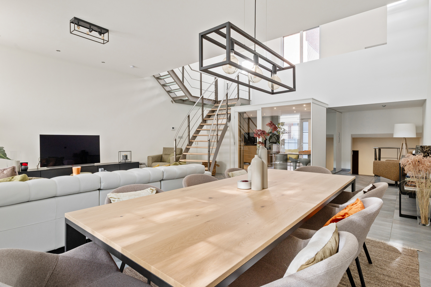 Trendy &amp; unieke woning mét een commercieel gelijkvloers - foto 1