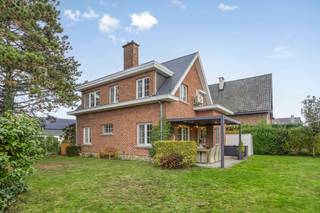 immo DAVID stelt voor: instapklare 4-gevelwoning op 4are 62caIn een rustige doodlopende straat staat deze karaktervolle, instapklare 4-gevelwoning...